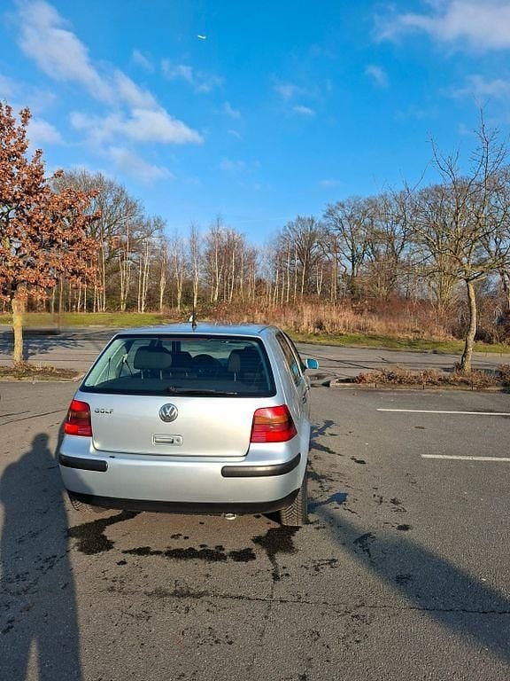 Silber Gebraucht 2001 VW Golf IV Trendline Kombi | 2.000 € (Guter Preis) - Bild 1/4