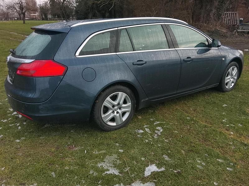 Gebraucht Opel Insignia 140 PS (102 kW) 2010 Grau Kombi