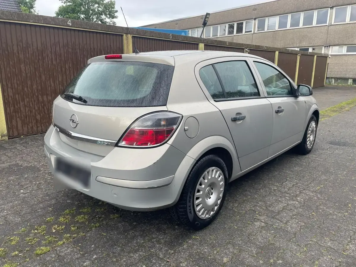 Gebraucht Opel Astra 90 PS (66 kW) 2009 Gold Limousine