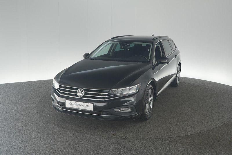 Schwarz Gebraucht 2022 VW Passat Business Kombi | 20.533 € (Guter Preis) - Bild 1/3