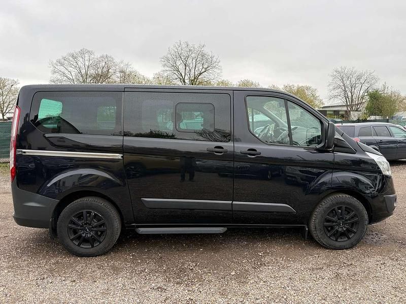 Gebraucht Ford Tourneo Titanium 125 PS (91 kW) 2015 Schwarz Van / Kleinbus