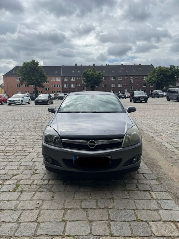 Grau Gebraucht 2007 Opel Astra GTC Coupé | 1.300 € (Superpreis) - Bild 1/4