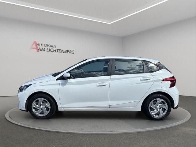 Gebraucht Hyundai i20 Select 101 PS (74 kW) 2022 Weiss Limousine