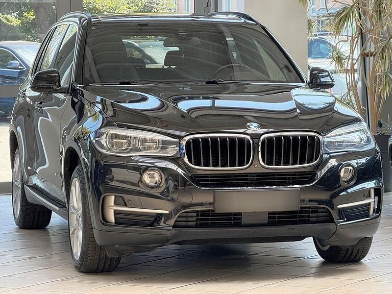 Schwarz metallic Gebraucht 2016 BMW X5 Comfort Edition SUV | 42.380 € - Bild 1/4