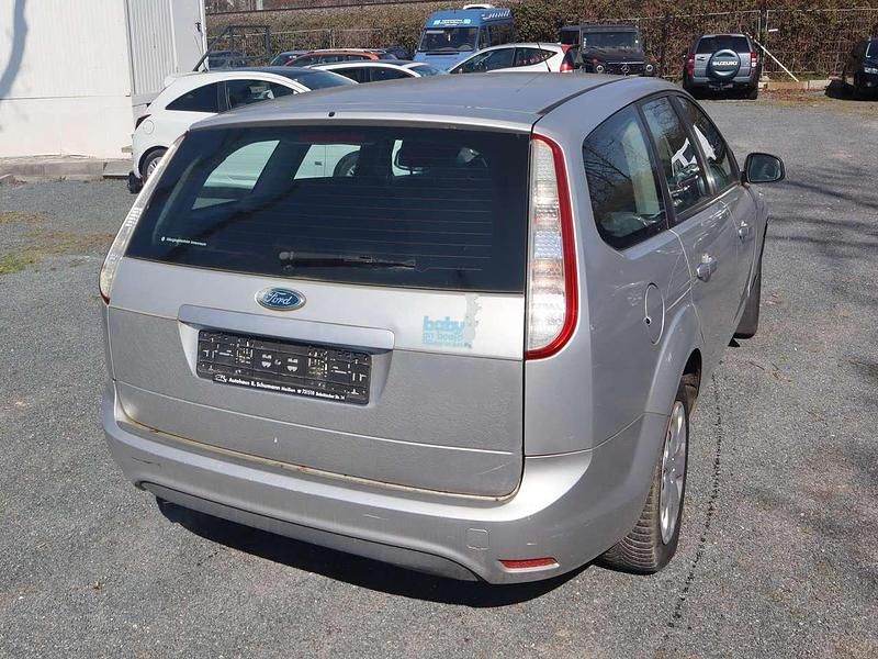 Usado Ford Focus Style 101 CV (74 kW) 2008 Plateado Familiar
