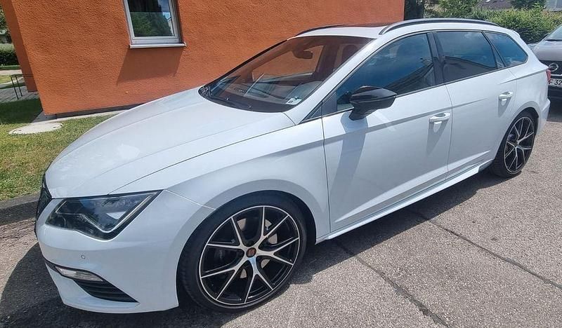 Weiß Gebraucht 2020 Cupra Leon Kombi | 20.900 € (Guter Preis) - Bild 1/4