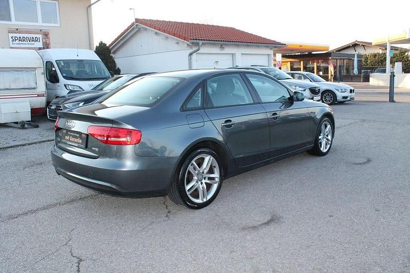 Gebraucht Audi A4 Attraction 170 PS (125 kW) 2012 Grau Limousine