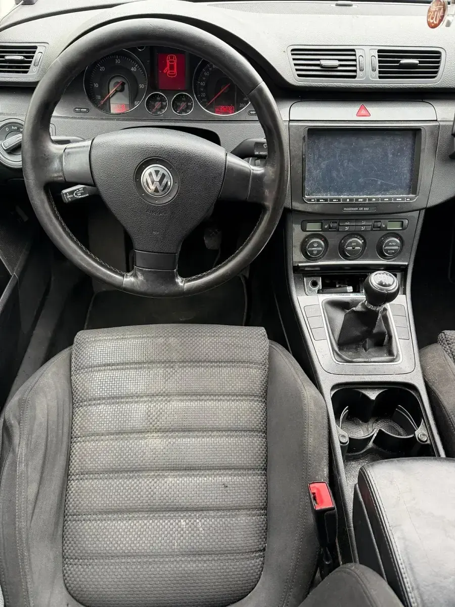 Second-hand VW Passat 105 CP (77 kW) 2005 Negru Berlinǎ