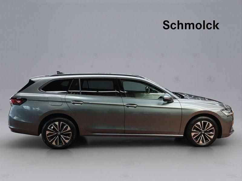 Gebraucht Skoda Superb Selection 150 PS (110 kW) 2025 Graphitegrau metallic Kombi