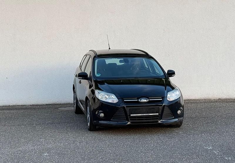 Schwarz Gebraucht 2014 Ford Focus SYNC Edition Kombi | 2.999 € (Superpreis) - Bild 1/4
