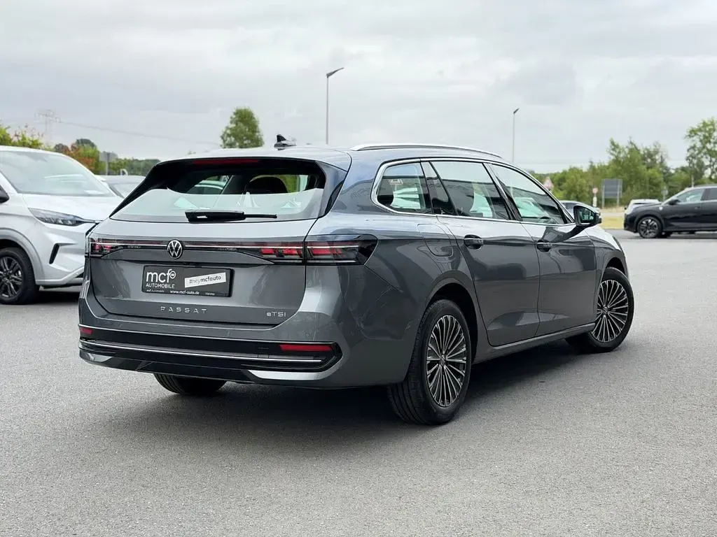 Gebraucht VW Passat Elegance 150 PS (110 kW) 2026 Grau Kombi