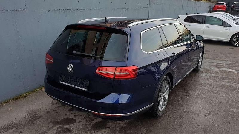 Gebraucht VW Passat Highline 150 PS (110 kW) 2019 Blau Kombi