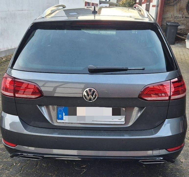 Gebraucht VW Golf VII Comfortline 150 PS (110 kW) 2018 Grau Kombi