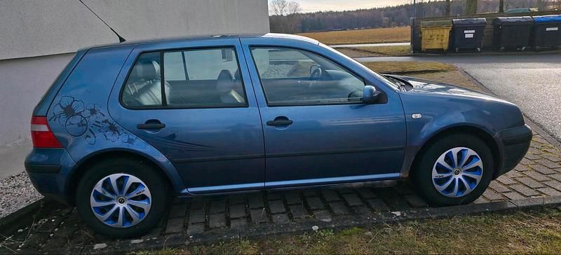 Gebraucht VW Golf IV 75 PS (55 kW) 2002 Blau Kleinwagen