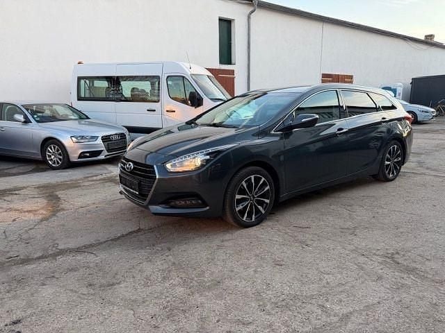 Gebraucht Hyundai i40 141 PS (103 kW) 2016 Schwarz Kombi