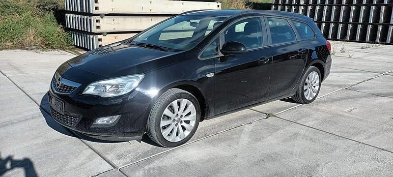 Schwarz Gebraucht 2011 Opel Astra Sport Kombi | 2.499 € (Superpreis) - Bild 1/4