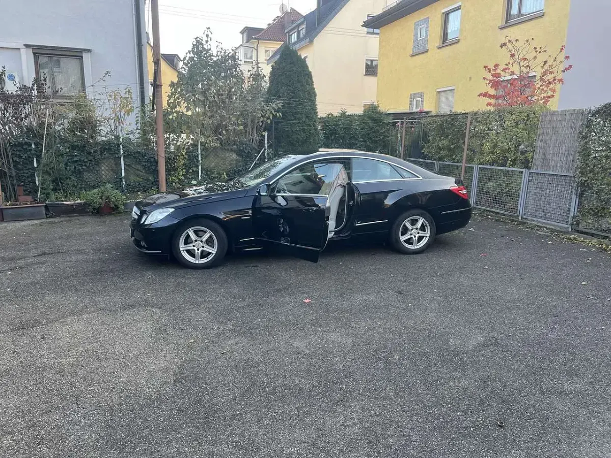Gebraucht Mercedes E250 204 PS (150 kW) 2009 Schwarz Coupé