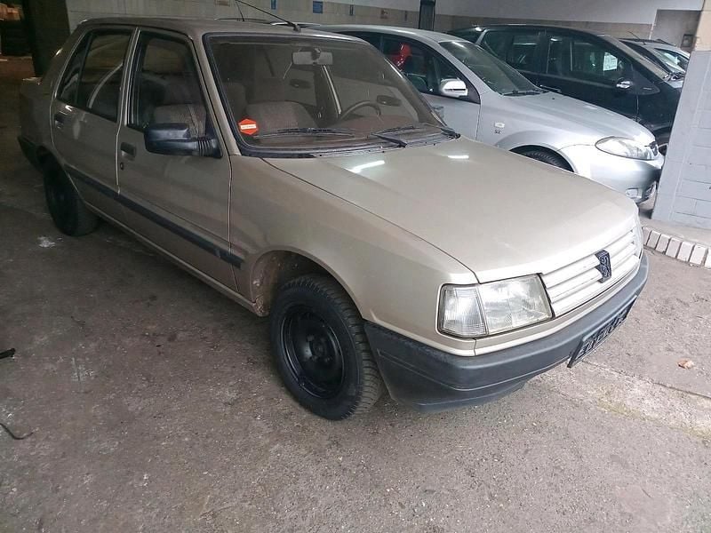 Silber Gebraucht 1990 Peugeot 309 Kleinwagen | 2.200 € - Bild 1/4