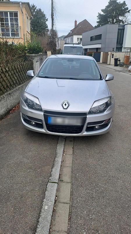 Grau Gebraucht 2011 Renault Laguna III Limousine | 4.400 € (Fairer Preis) - Bild 1/4