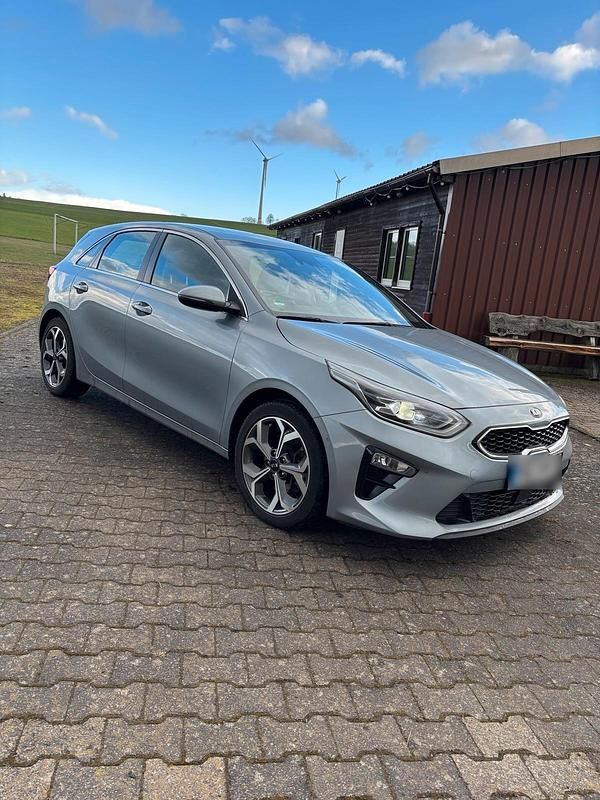 Gebraucht Kia Ceed 136 PS (100 kW) 2022 Silber Kleinwagen