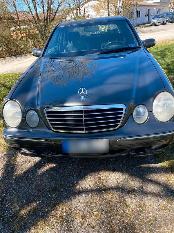 Second-hand Mercedes E320 224 CP (164 kW) 2001 Gri Berlinǎ