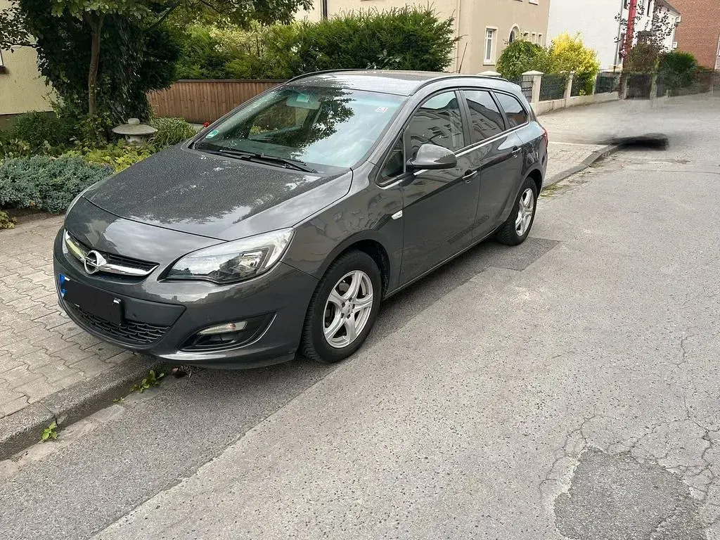 Gebraucht Opel Astra Edition 136 PS (100 kW) 2015 Grau Kombi