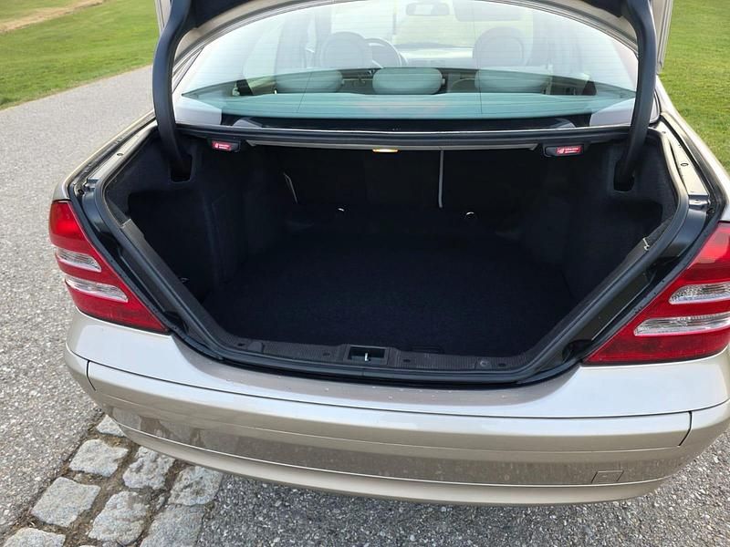 Gebraucht Mercedes C200 Classic 122 PS (89 kW) 2003 Gold Limousine