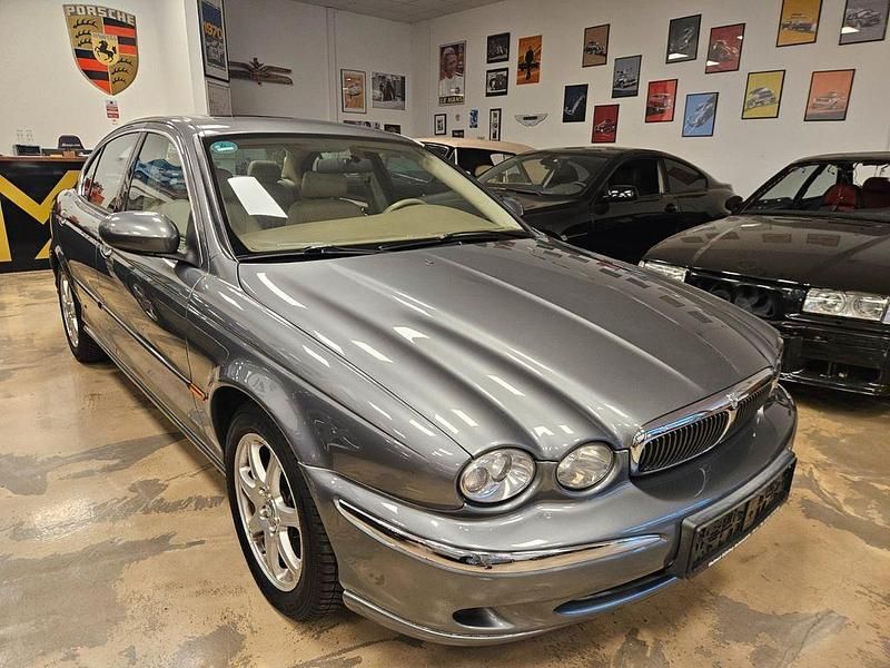 Grau Gebraucht 2003 Jaguar X-type Executive Limousine | 19.000 € - Bild 1/4