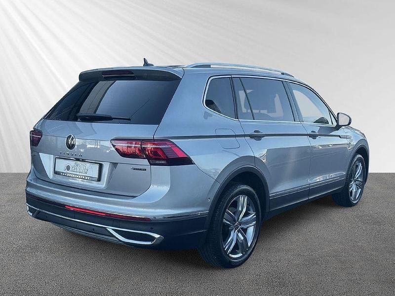 Gebraucht VW Tiguan Allspace Elegance 190 PS (139 kW) 2024 Pyrit silber SUV
