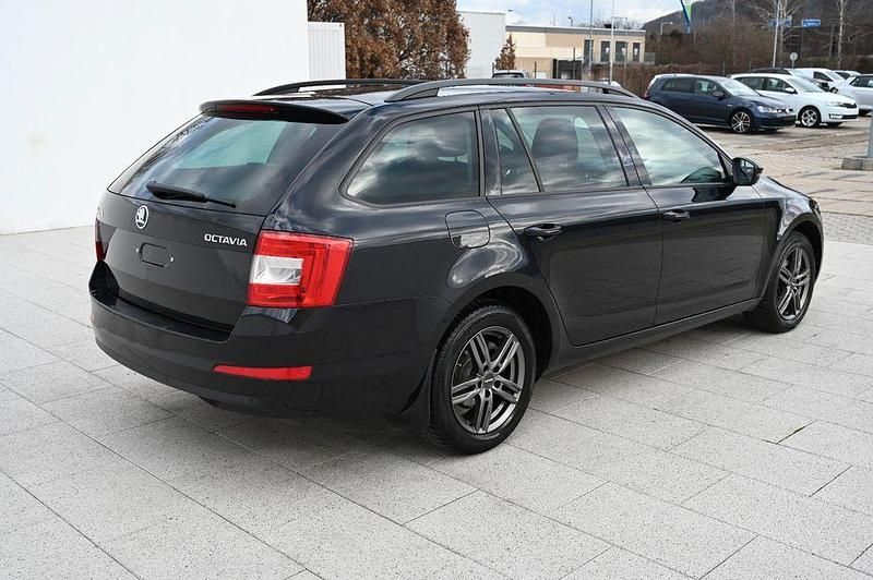 Gebraucht Skoda Octavia Elegance 140 PS (102 kW) 2014 Schwarz Kleinwagen
