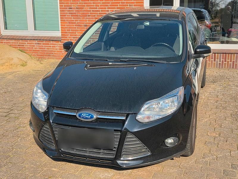 Gebraucht Ford Focus 125 PS (91 kW) 2014 Schwarz Kombi