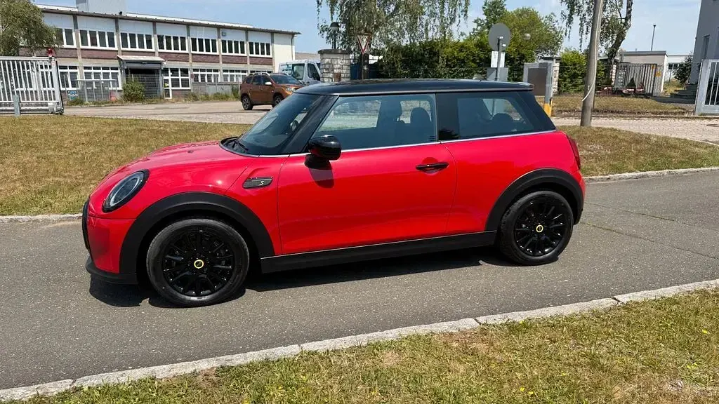 Gebraucht Mini Cooper SE Classic 135 kW (184 PS) 2023 Rot Kleinwagen