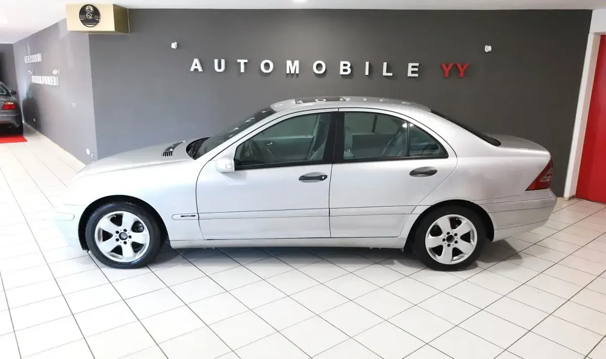 Gebraucht Mercedes C220 Classic 143 PS (105 kW) 2000 Silber Limousine