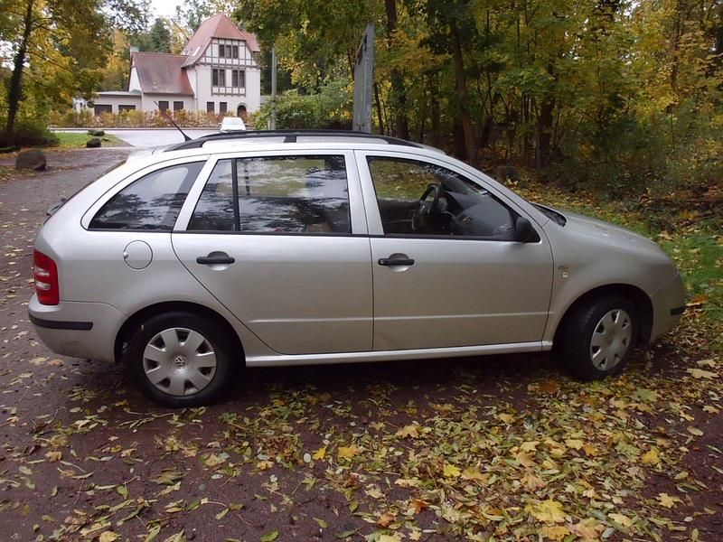 Silber Gebraucht 2002 Skoda Fabia Comfort Kombi | 1.250 € (Fairer Preis) - Bild 1/4