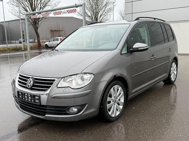 Grau Gebraucht 2009 VW Touran Trendline Van / Kleinbus | 1.999 € (Superpreis) - Bild 1/4