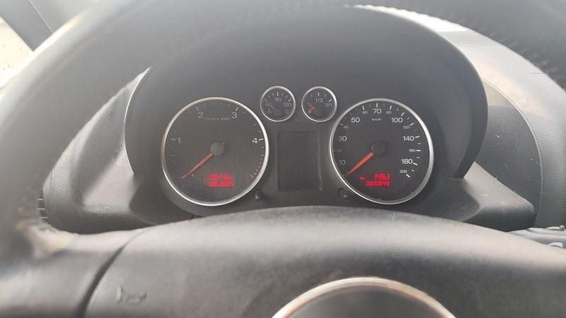 Second-hand Audi A2 61 CP (44 kW) 2002 Argintiu Hatchback