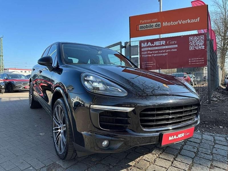 Tiefschwarzmetallic Gebraucht 2016 Porsche Cayenne S Chrono SUV | 42.500 € (Teuer) - Bild 1/4