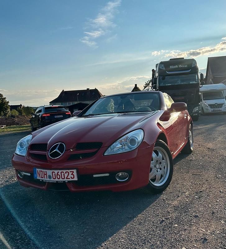 Rot Gebraucht 2008 Mercedes SLK200 Cabrio | 10.500 € (Guter Preis) - Bild 1/4