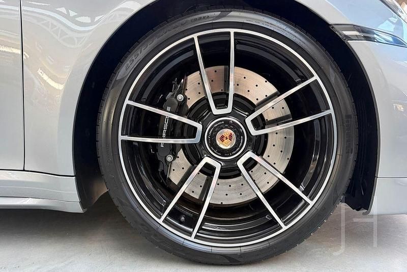 Gebraucht Porsche 992 581 PS (427 kW) 2024 Silber Coupé