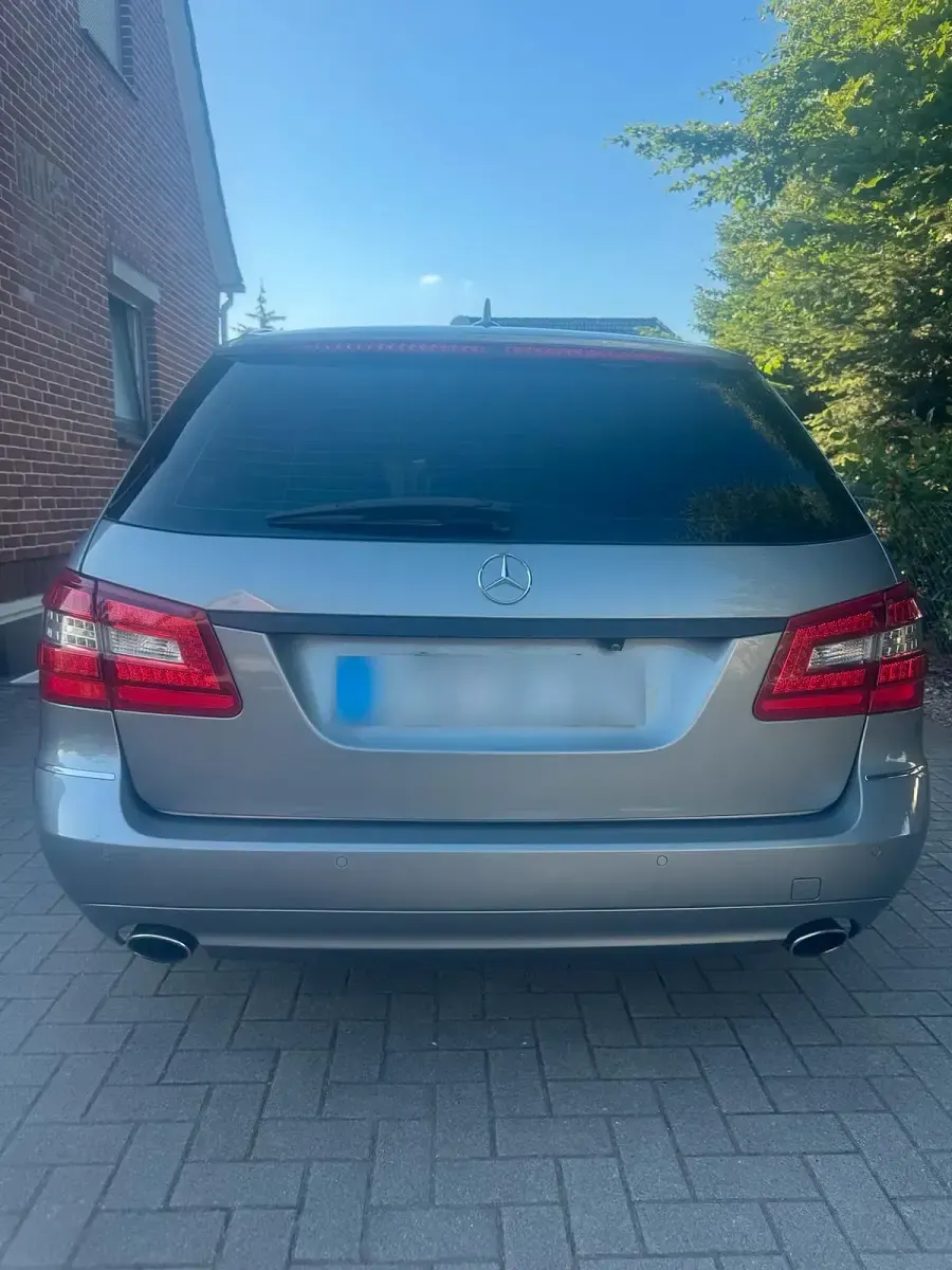 Gebraucht Mercedes E300 Avantgarde 231 PS (169 kW) 2011 Grau Kombi