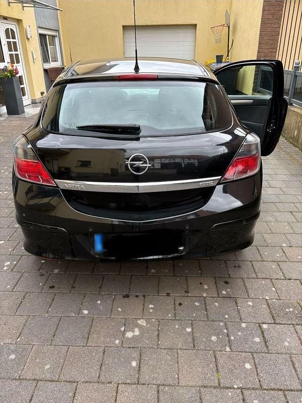 Gebraucht Opel Astra GTC Innovation 90 PS (66 kW) 2008 Schwarz Limousine