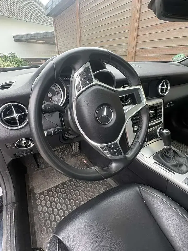 Gebraucht Mercedes SLK200 184 PS (135 kW) 2015 Schwarz Cabrio