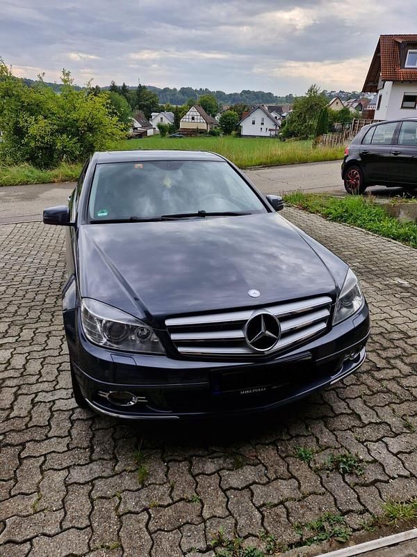 Grau Gebraucht 2009 Mercedes C220 Limousine | 6.999 € (Fairer Preis) - Bild 1/4
