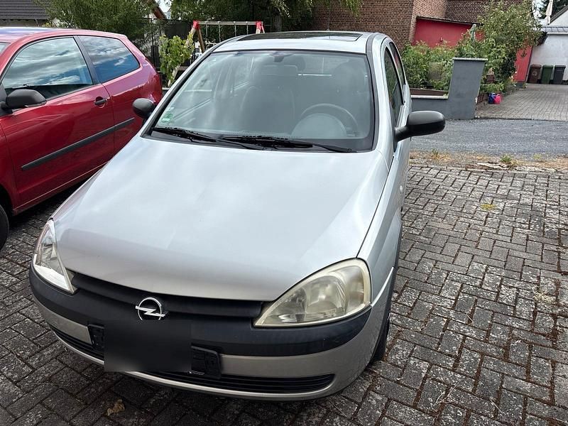 Silber Gebraucht 2001 Opel Corsa Kleinwagen | 2.200 € (Etwas zu teuer) - Bild 1/4