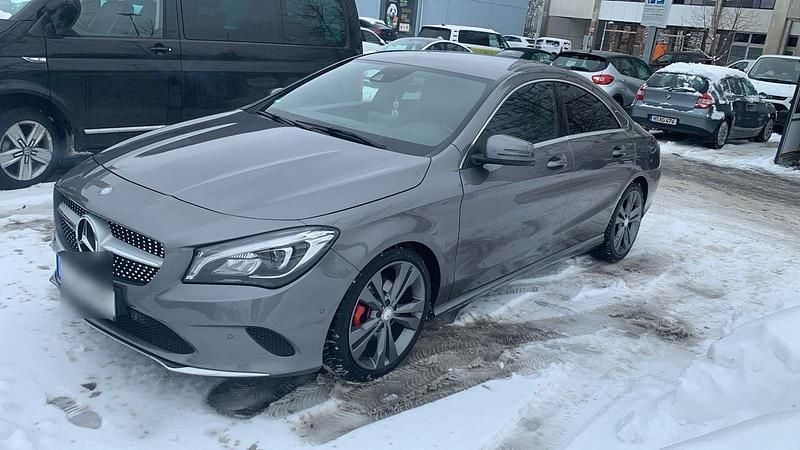Grau Gebraucht 2016 Mercedes CLA220 Limousine | 11.900 € (Guter Preis) - Bild 1/4