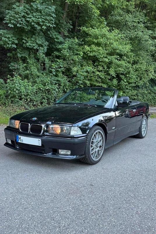 Schwarz Gebraucht 1998 BMW 318 Cabriolet M Sport Cabrio | 9.000 € (Etwas zu teuer) - Bild 1/4