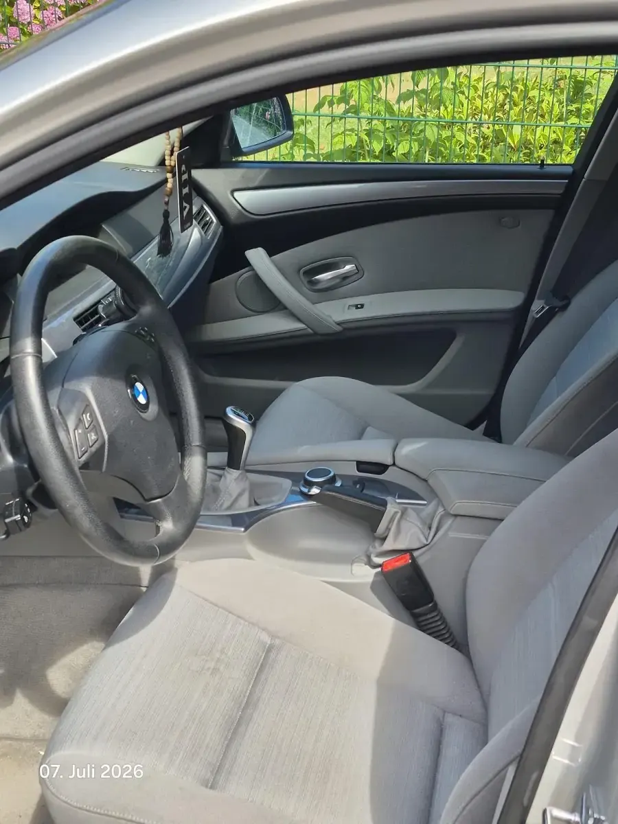 Gebraucht BMW 523 192 PS (141 kW) 2007 Silber Limousine