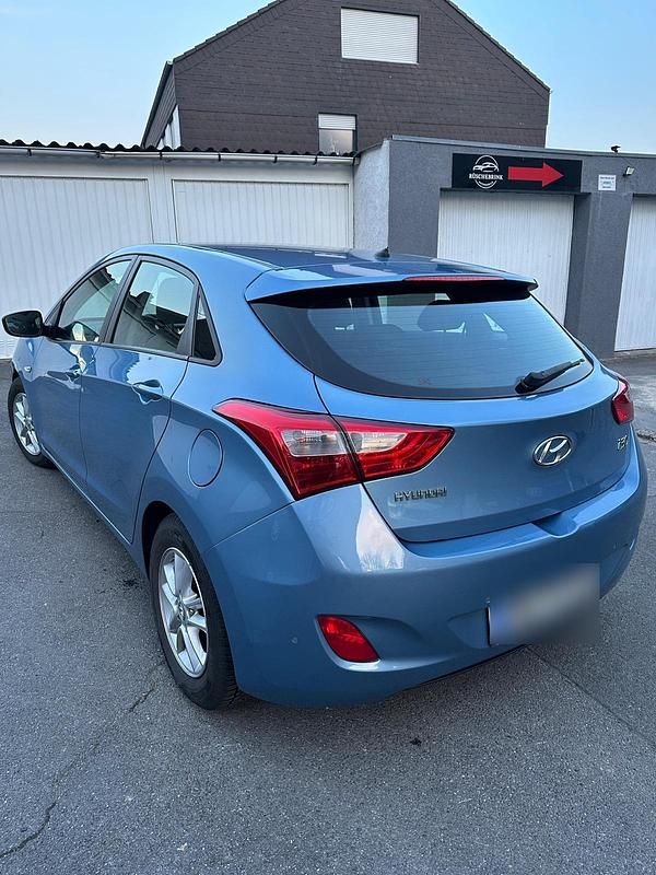 Gebraucht Hyundai i30 90 PS (66 kW) 2013 Blau Limousine