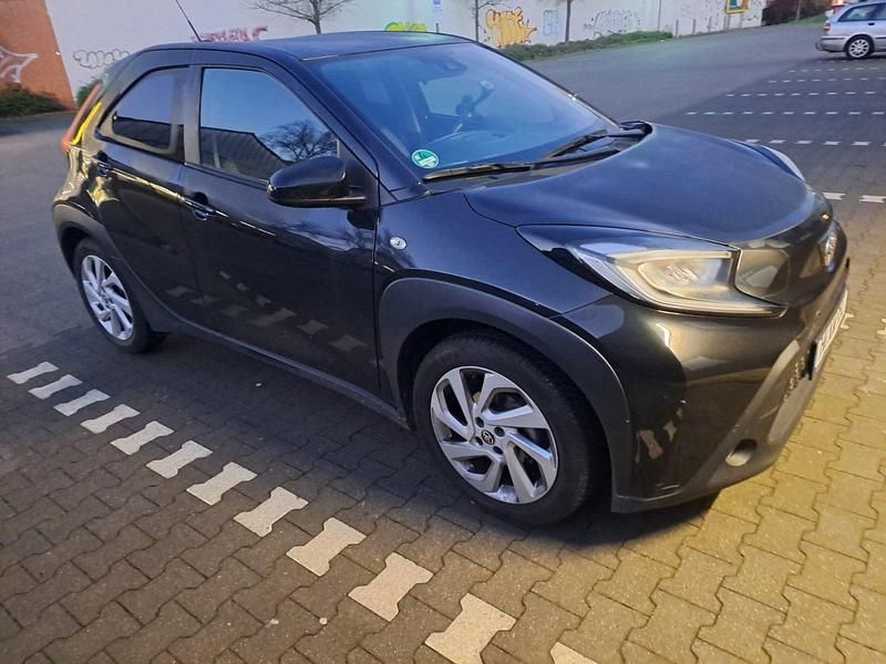 Schwarz Gebraucht 2022 Toyota Aygo X SUV | 13.700 € (Guter Preis) - Bild 1/4
