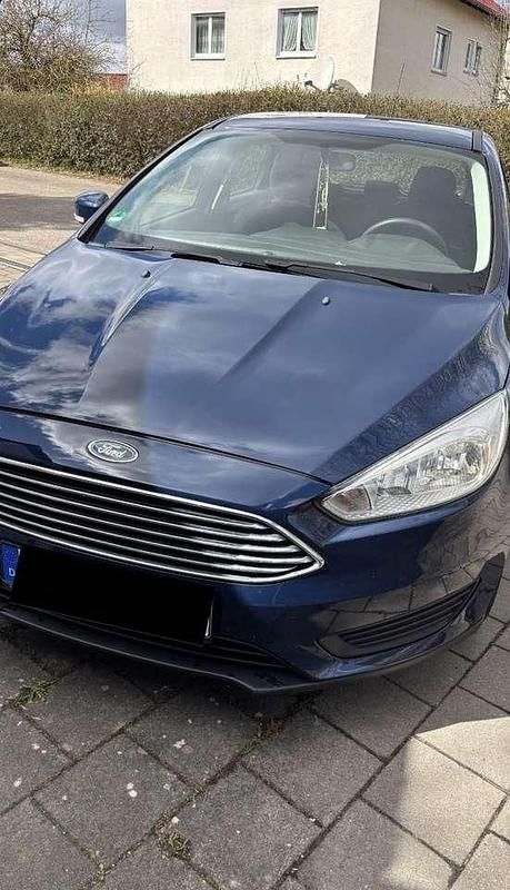 Gebraucht Ford Focus Ambiente 101 PS (74 kW) 2015 Blau Kleinwagen